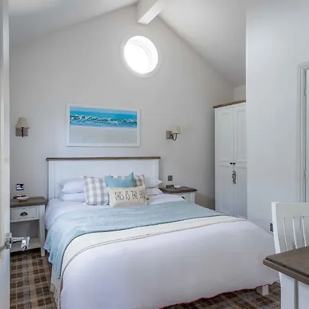 Oreo Shack At The Bay Filey, Sleeps 4-5 , Pet-free *